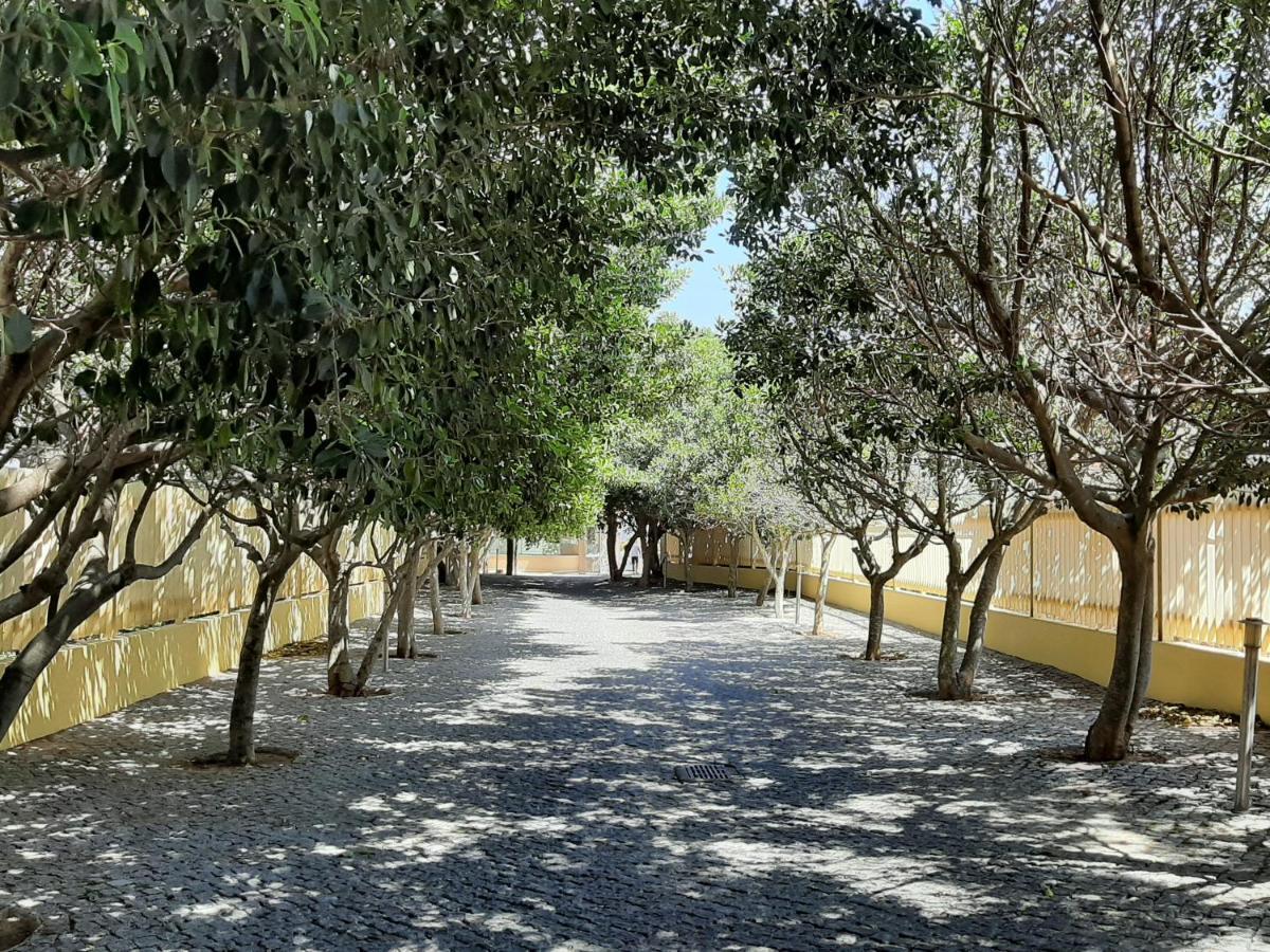 Front Beach Apartment - Quinta Da Barracuda อัลบูเฟรา ภายนอก รูปภาพ